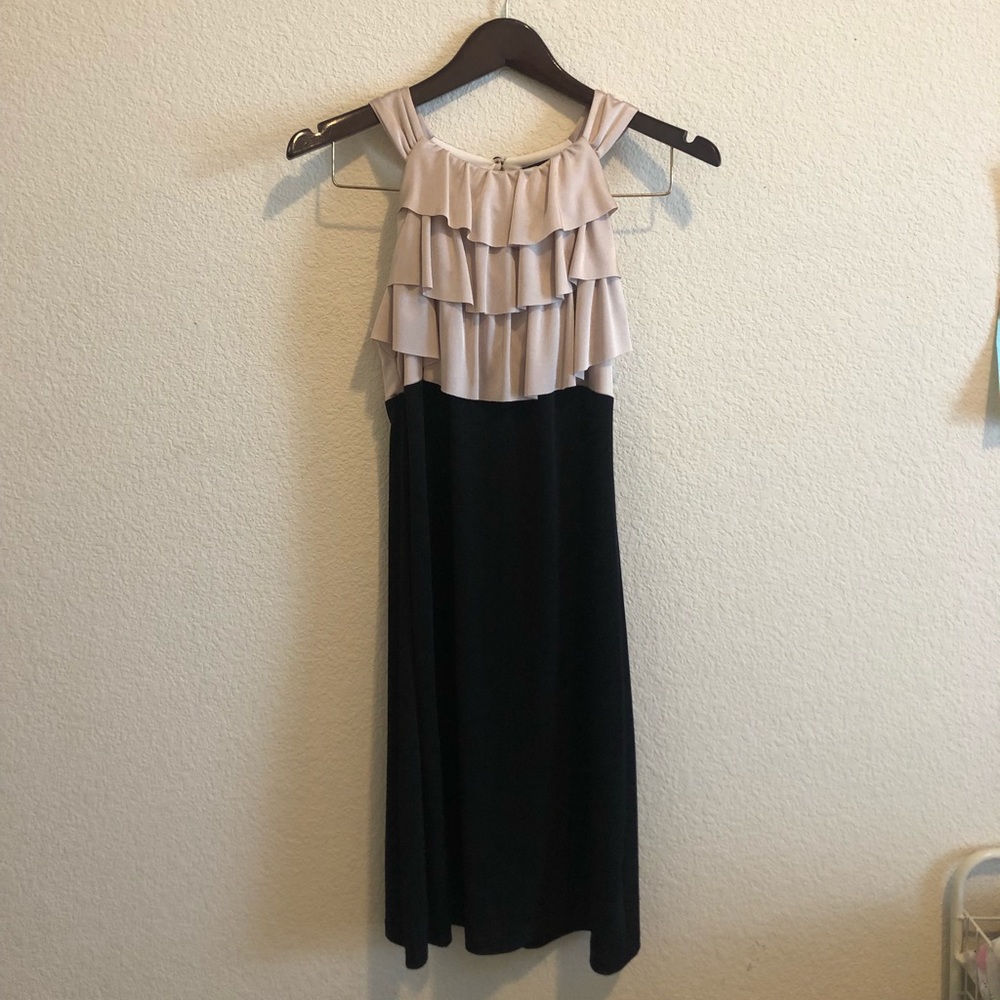 Ruffle dress ✨ Size 6
